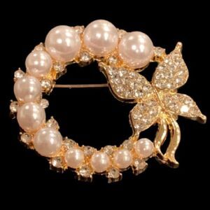 Ornate Circle Pin - Sparkly Crystal Butterfly & Faux Pearl Gold Tone Bridal NEW